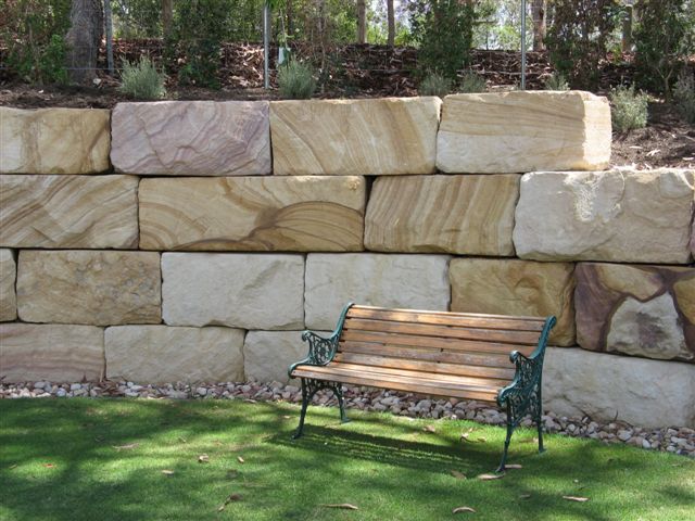 gosford-quarries-sandstone-supplies-sydney-melbourne-brisbane-Retaining-wall-blocks-1