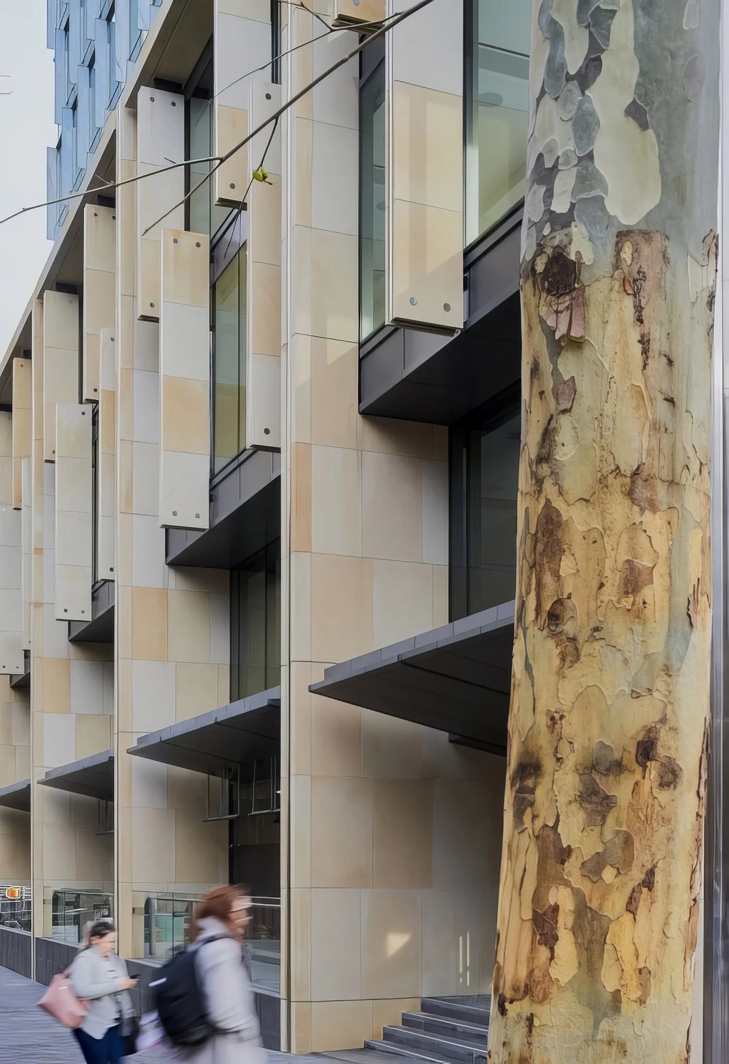 gosford-quarries-sandstone-sydney-commercial-60-martin-place-sydney-piles-creek-cream-honed-cladding-4-sm