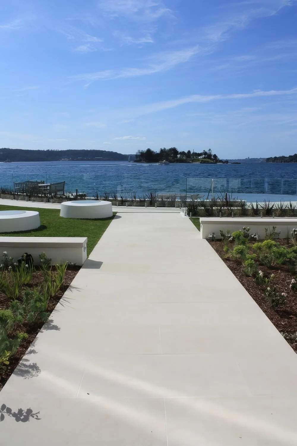 gosford-quarries-sandstone-sydney-melbourne-brisbane-flooring-pure-white-diamond-sawn-paving